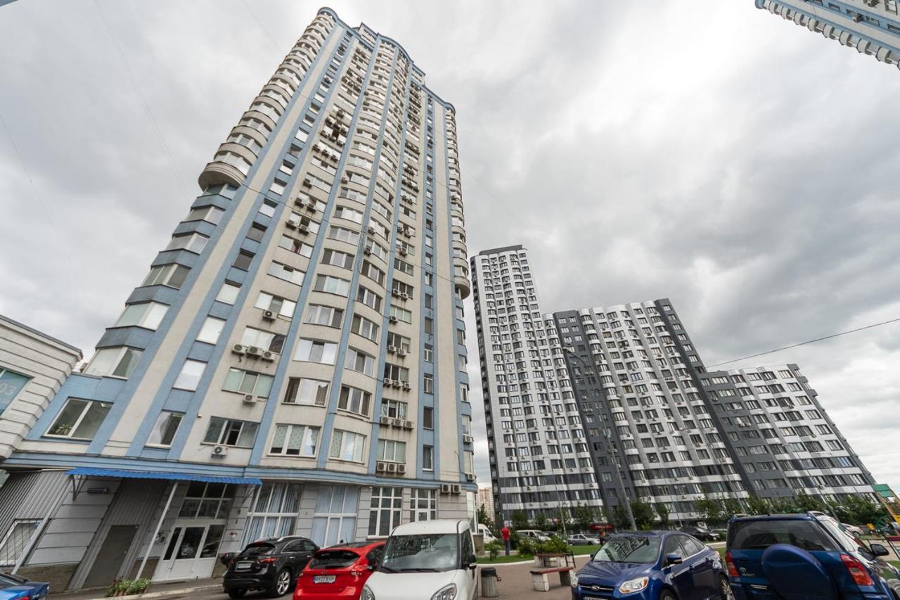 Комфортная квартира на метро Осокорки Киев Экстерьер фото